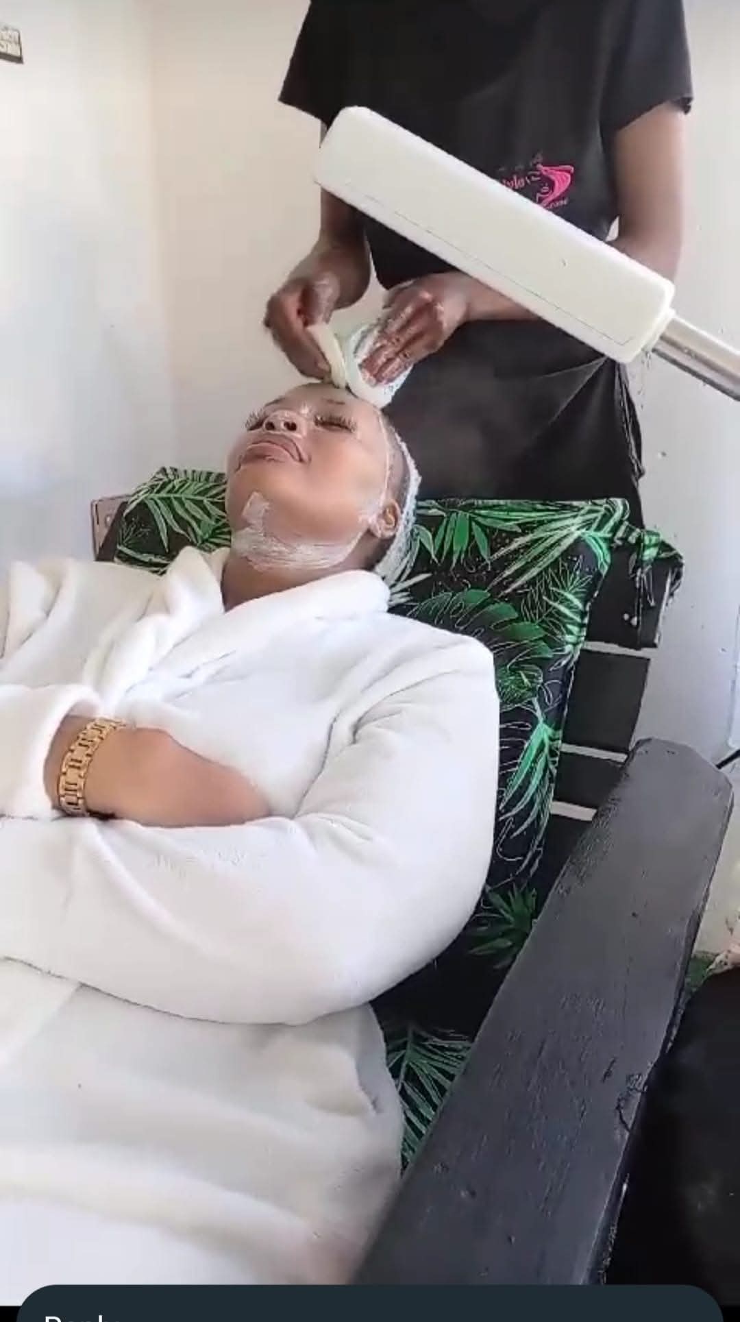 Facial treatment setup